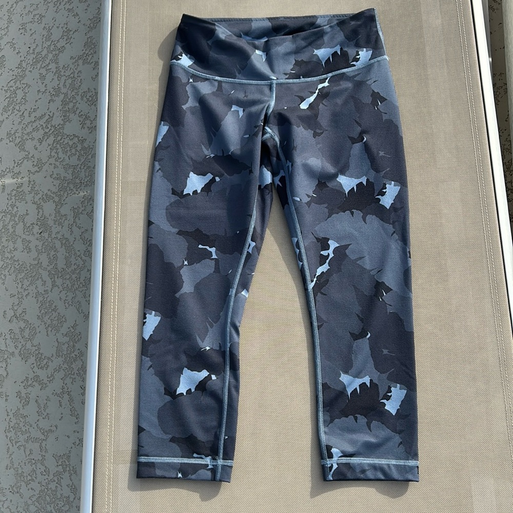 Lululemon High-Rise Crop 21” - Blue Print - Size 6